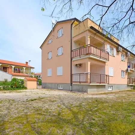Apartment Labinjan *