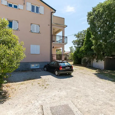 Labinjan Apartamento *