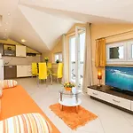 Labinjan Appartement *